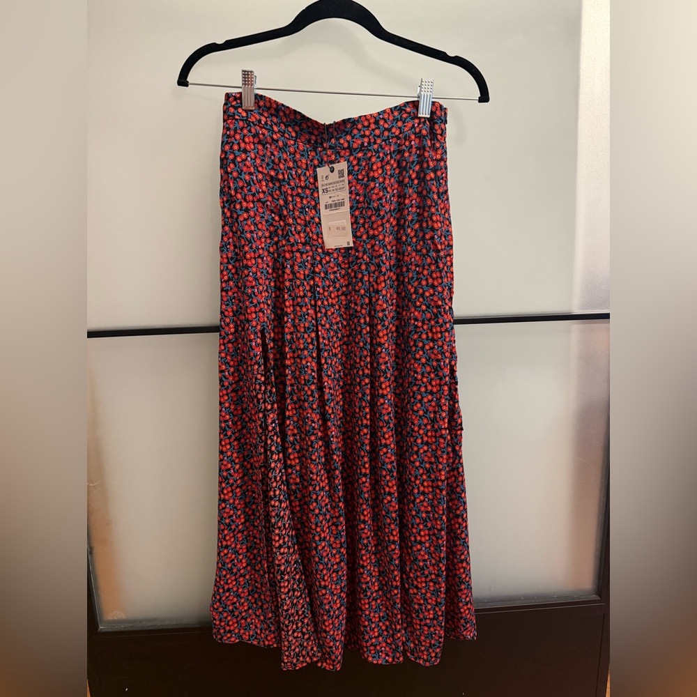 Zara Red Double Slit Midi Skirt with Ditsy Floral | XS, NWT